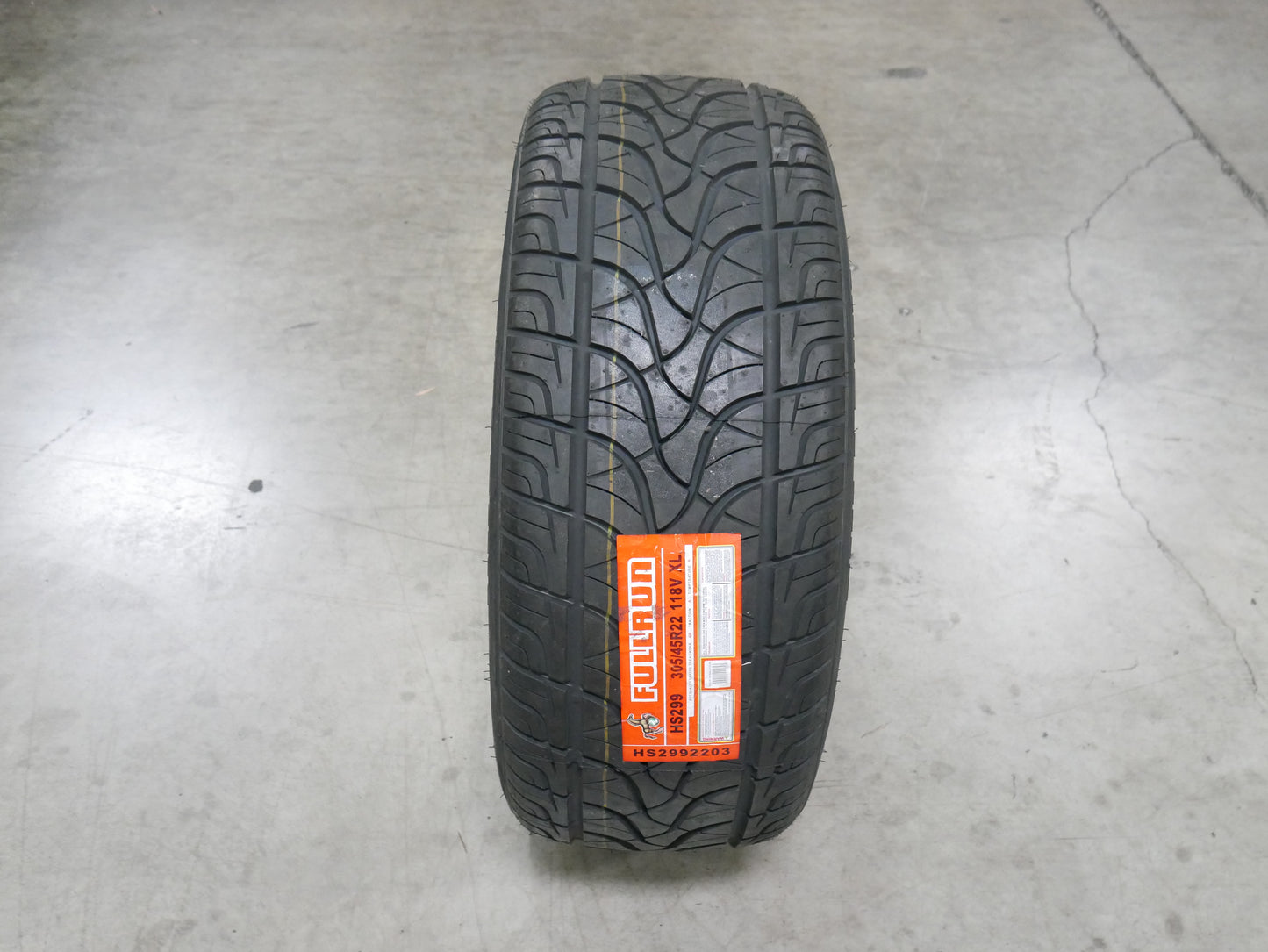 305/45R22 118V XL HS299 420AA