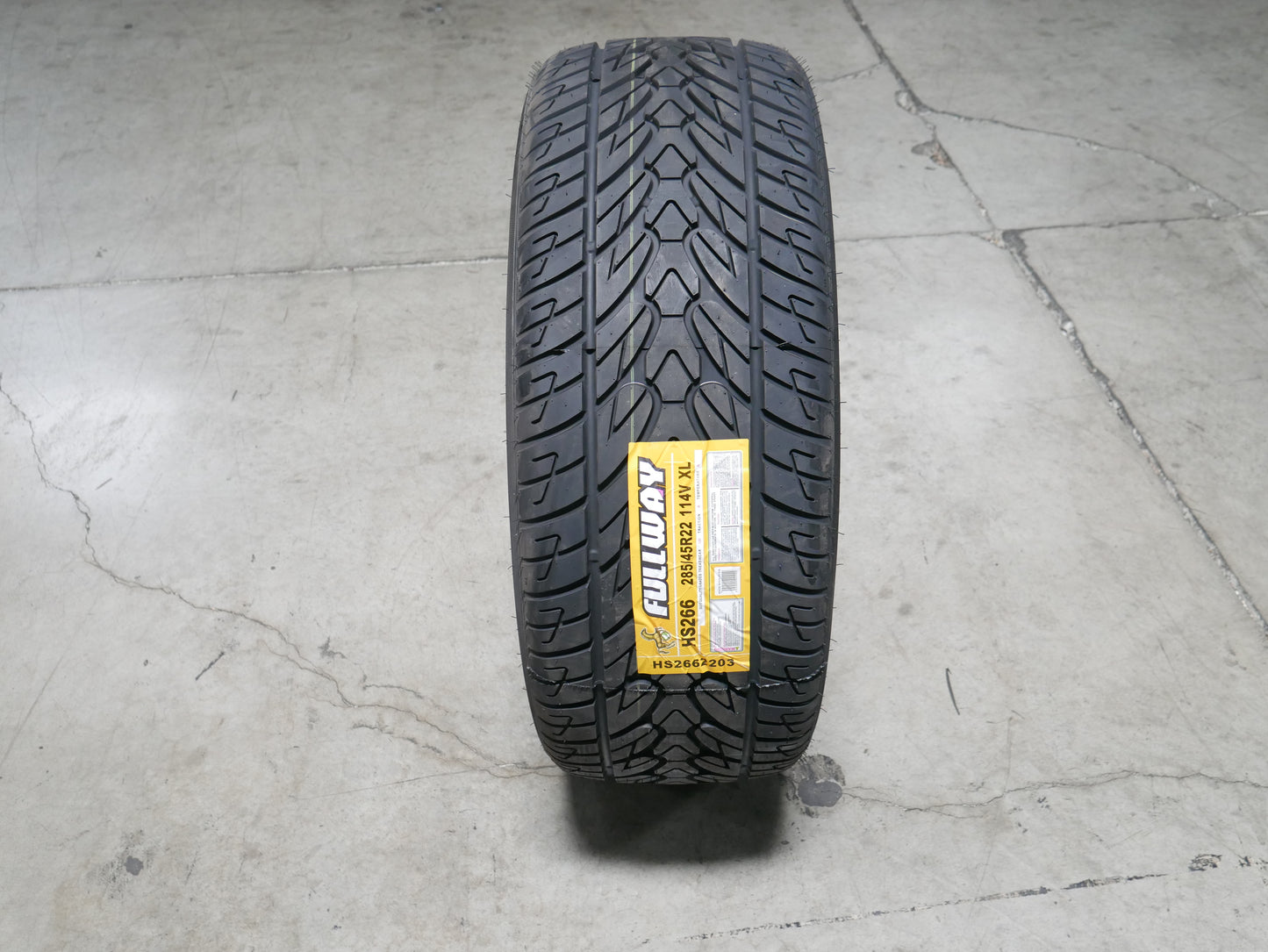 285/45R22 114V XL HS266 420AA